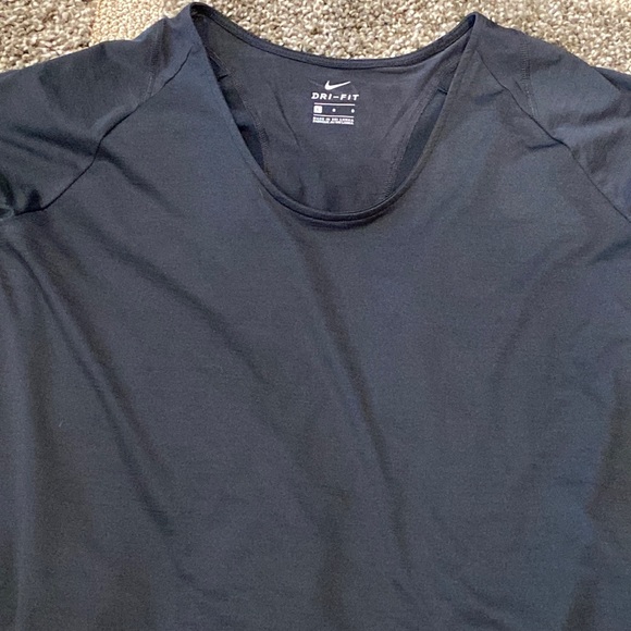 Nike Dri-Fit Athletic short sleeve Shirt. Size Large. - Picture 5 of 12